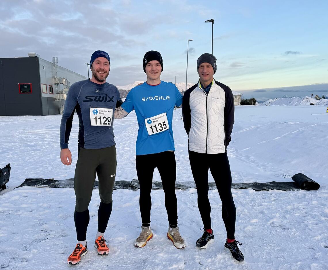 De tre beste herreløperne i dagens løp. Fra venstre, Knut Vikebakk (nr. 3), Henning Holstad (vinner) og Jan Endre Rise (nr. 2)