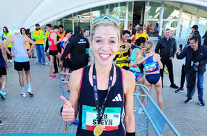 Gerda Steyn var strålende fornøyd med OL-krav, pers og sør-afrikansk rekord etter målgang i Valencia Marathon. (Foto: privat)