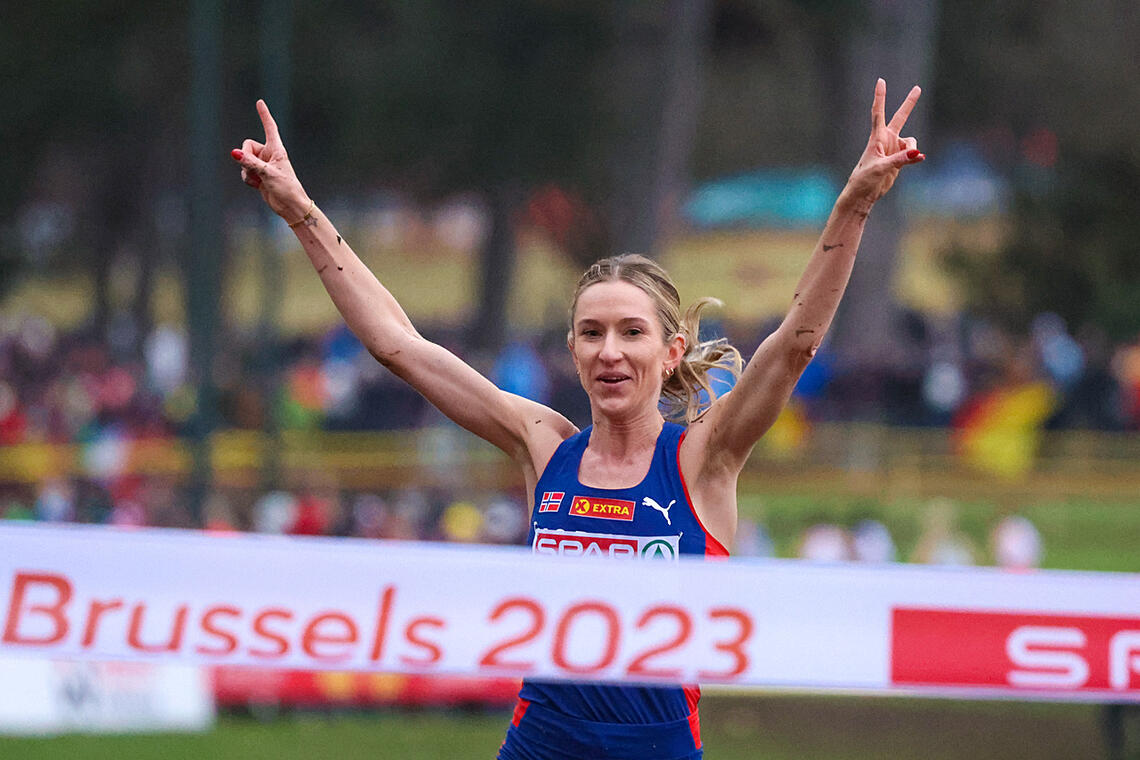 Karoline Bjerkeli Grøvdal var suveren og løp inn til sitt tredje strake EM-gull i terrengløp. (Alle foto: Arne Dag Myking)