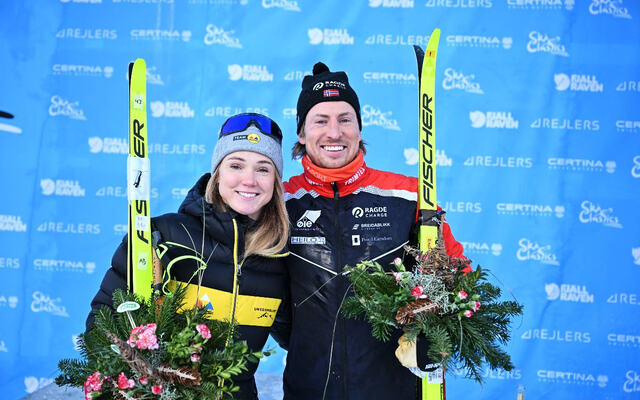 Emilie Fleten og Kasper Stadaas kunne juble for seieren i det første individuelle rennet i denne vinterens Ski Classics-sesong. (Foto: Reichert/NordicFocus)