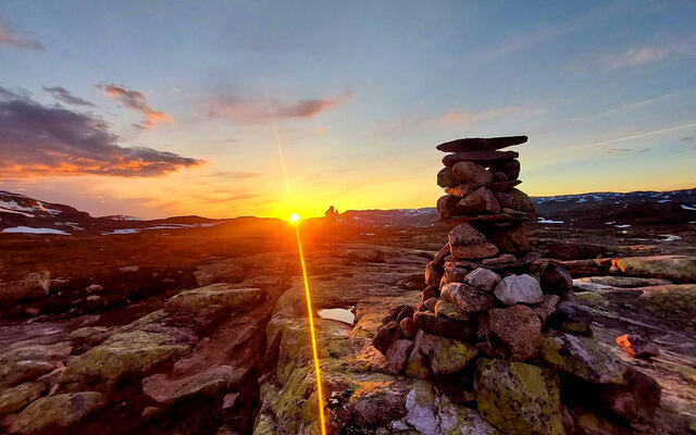 Ruta fra Oslo til Bergen byr på flotte fjell og forhåpentligvis også vakre solnedganger. (Foto: arrangøren)