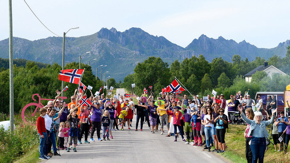 Det var folkefest i Vesterålen under Hadsel-etappen av sykkelrittet Arctic Race of Norway i 2019. Det ble arrangert av Arctic Sports som nå bringer The Arctic Run til Hadseløya og Vesterålen. (Foto: ARN)