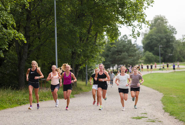 Vi ser TWR-gjengen i aksjon en torsdag på Voldsløkka i Oslo. (Foto: TWR Lundmarks)