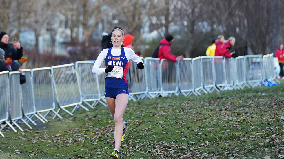 Ina Halle Haugen har levert mange gode løp i høst, og i nordisk mesterskap i terrengløp løp hun inn til gull som førsteårssenior. (Foto: Einar Børve)