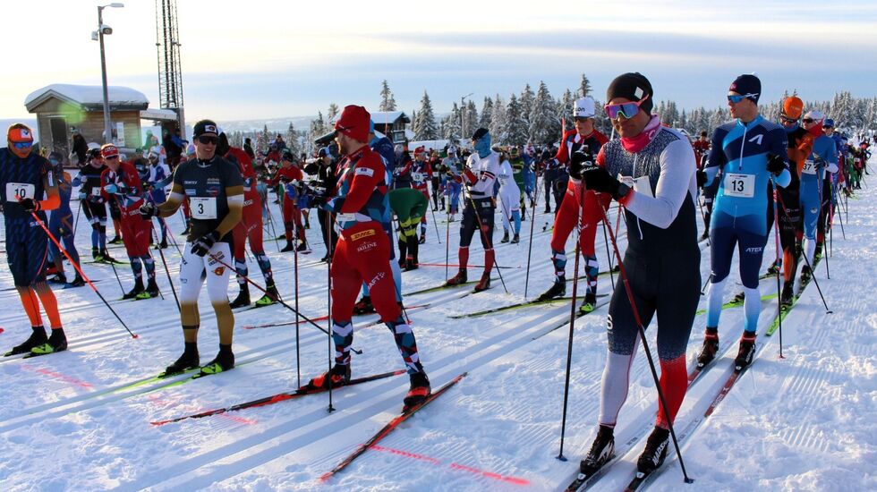 Avslappet stemning på start i 2022-utgaven med (fra venstre) Vebjørn Moen, Morten Eide Pedersen, vinner Håvard Solås Taugbøl og Øystein Pettersen i første rekke. (Foto: Dorte Finstad/Brøttum IL) 