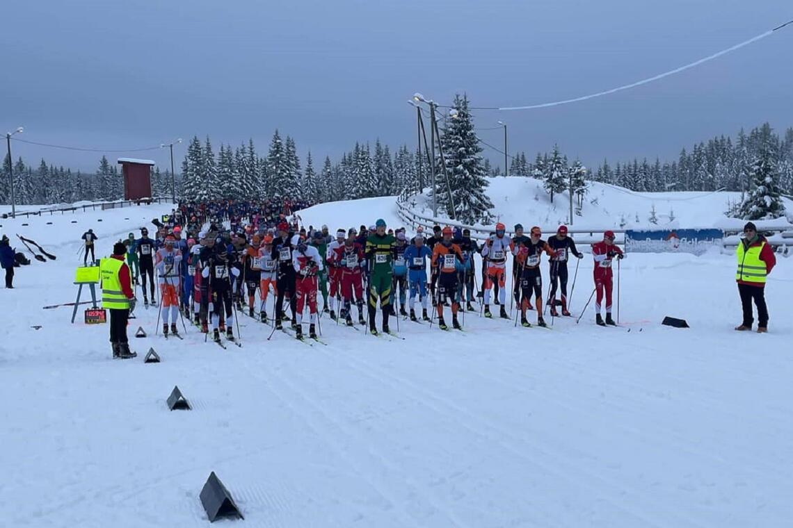 Fra fellesstarten i Budorrennet i fjor med 340 løpere i feltet. (Foto: Nina Øverby)