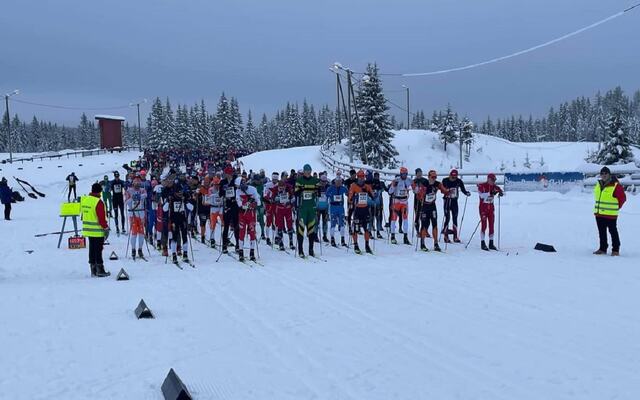Fra fellesstarten i Budorrennet i fjor med 340 løpere i feltet. (Foto: Nina Øverby)