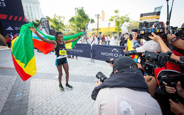Dera Dida er nok lysten på en ny triumf i Dubai, men får nok kamp om seieren. (Foto: dubaimarathon.org)