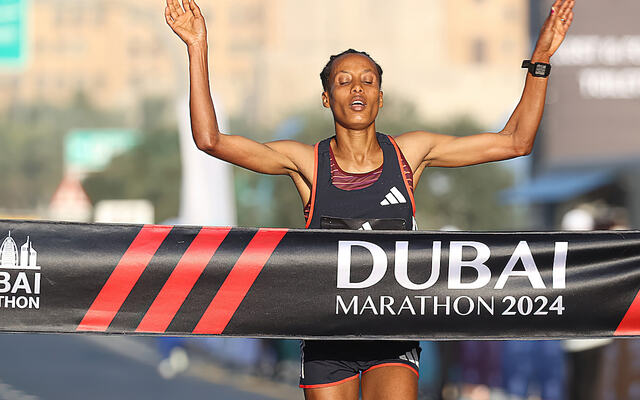 Tigist Ketema debuterte på maraton med uoffisiell verdensrekord for debutanter. (Foto: dubaimarathon.org)