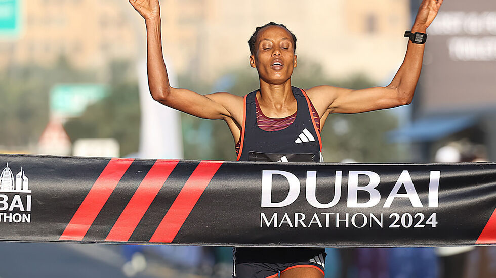 Tigist Ketema debuterte på maraton med uoffisiell verdensrekord for debutanter. (Foto: dubaimarathon.org)