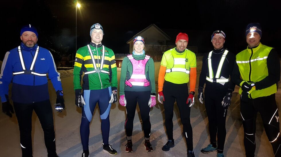 Startklare snøkutere (fra venstre): Miroslaw Baran, Espen Storslett, Anne Storslett, Jan Erik Mathiassen, Svein Christian Wedum og Thomas Pedersen. (Foto: Stein Arne Negård)  