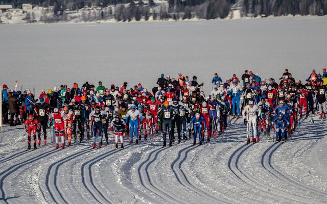 Fra fellesstarten i Trysil-Knut rennet på Osensjøen i 2018. (Foto: Øivind Larsen)