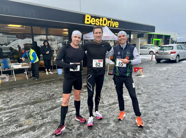 De tre beste menn på 10 km i dagens karuselløp. Fra venstre, Lars Thoresen Haug (nr. 3), Erik Henriksen (vinner) og Karl Idar Vik (nr. 2)