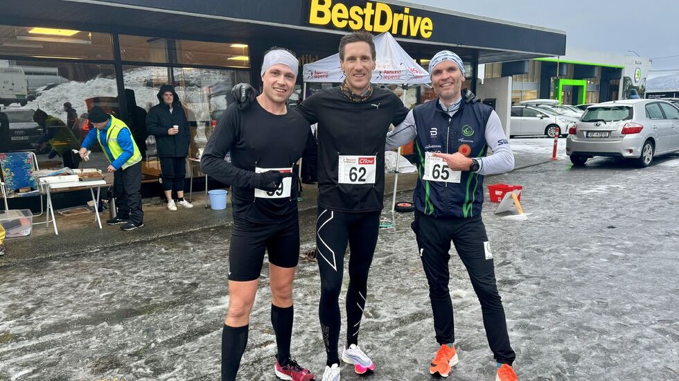 De tre beste menn på 10 km i dagens karuselløp. Fra venstre, Lars Thoresen Haug (nr. 3), Erik Henriksen (vinner) og Karl Idar Vik (nr. 2)