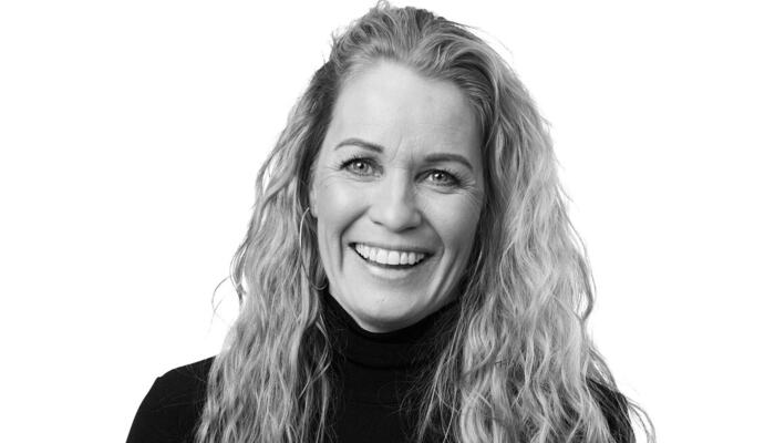 Ros er ikke bare hyggelig – det er strategisk. Ledere som behersker kunsten å se folk og si det høyt, skaper sterkere kultur, høyere trivsel og bedre resultater. Foto: Alexander Enoksen v/ Ålgård Fotostudio. Ros er ikke bare hyggelig – det er strategisk. Ledere som behersker kunsten å se folk og si det høyt, skaper sterkere kultur, høyere trivsel og bedre resultater. Foto: Alexander Enoksen v/ Ålgård Fotostudio.