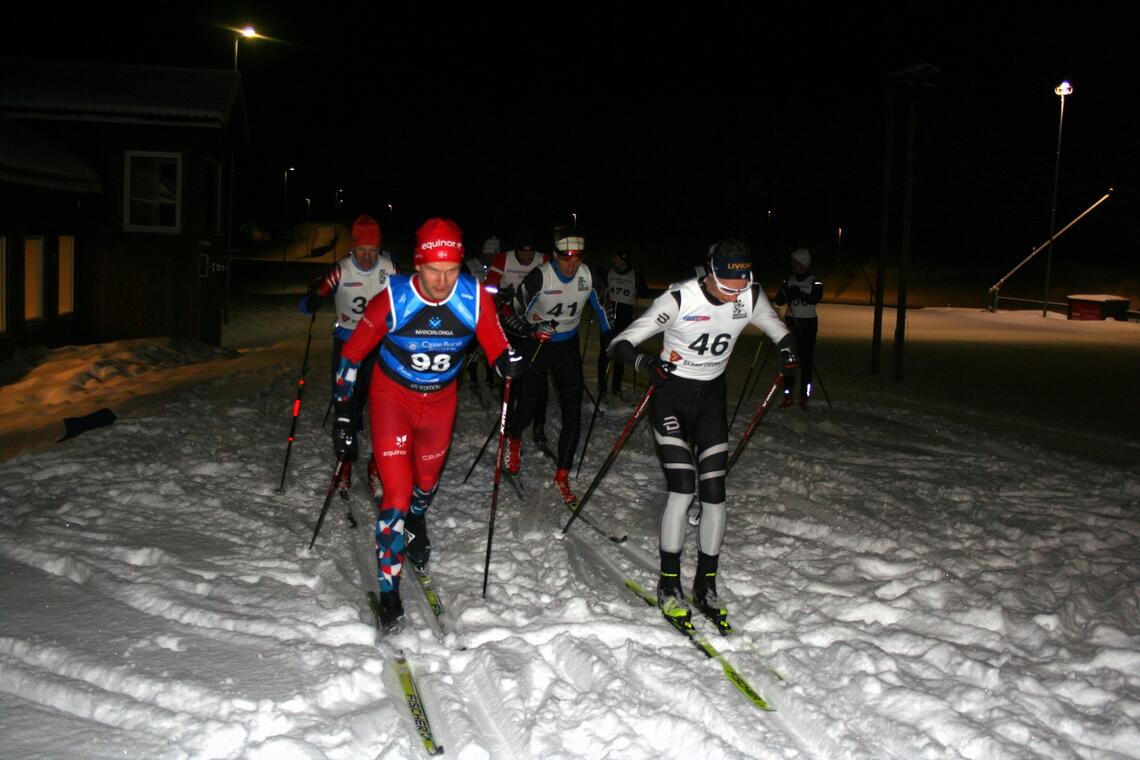 Fra starten på sesongens første renn i Skikarusellen på Sandrip med de to raskeste først i hver sin rekke: Ole Holbæk (til venstre) og Gjermund Steinland. (Foto: Sverre Larsen)
