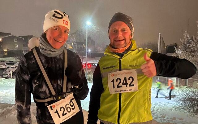 Ingen sure miner å spore hos Marit Amdal og Kristian Træland selv om det var surt og kaldt også på Hamar tirsdag kveld. (Foto: Esther Innselset)