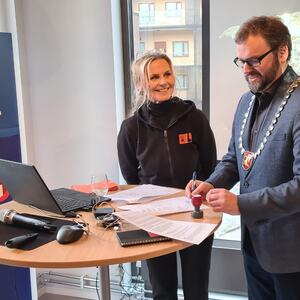 Signering kontrakt om utlånssentral.