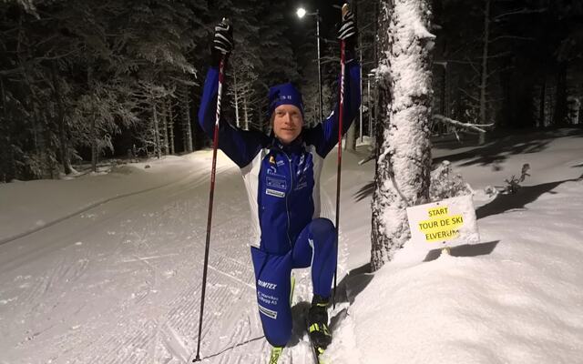 Primus motor for Tour de ski Elverum-edition, Amund Sigstad, ved startskiltet på den første etappen i Hernes denne uka. (Foto: Rolf Bakken)