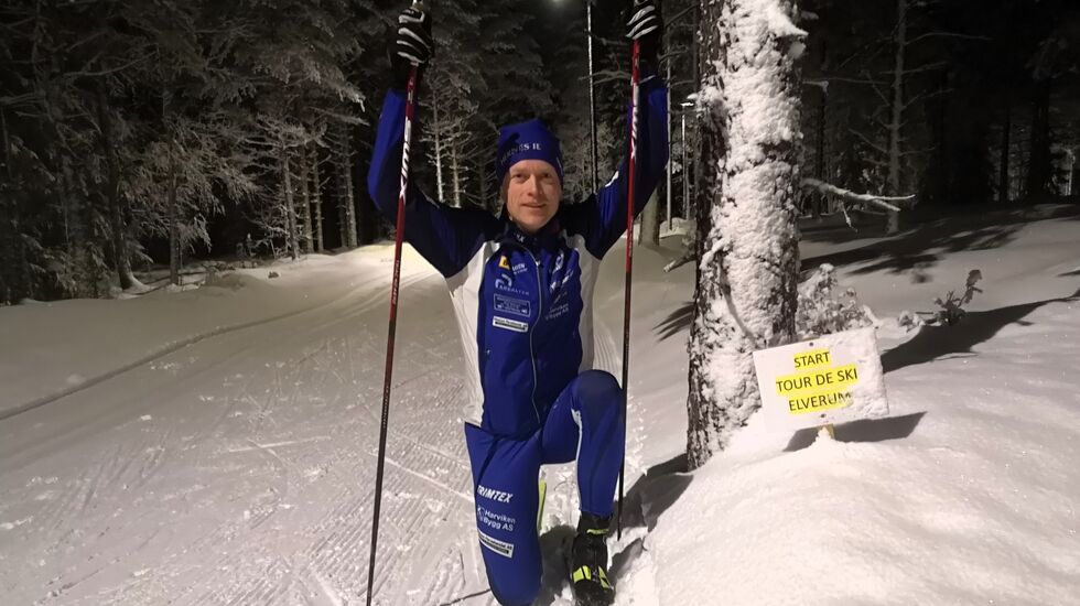 Primus motor for Tour de ski Elverum-edition, Amund Sigstad, ved startskiltet på den første etappen i Hernes denne uka. (Foto: Rolf Bakken)