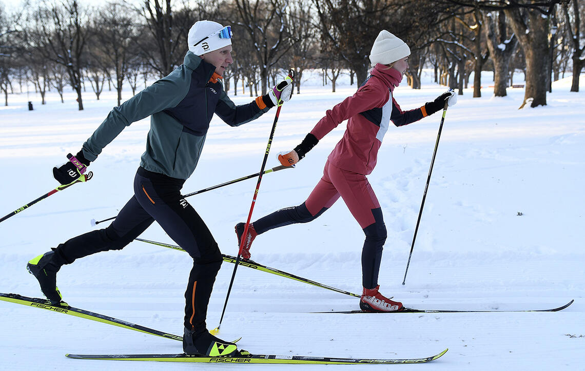 Hans Christian Tungesvik og Helene Melsom Tungesvik har idrett som sin store felles interesse, og lange skiturer er en av favorittene. (Foto: Bjørn Johannessen)