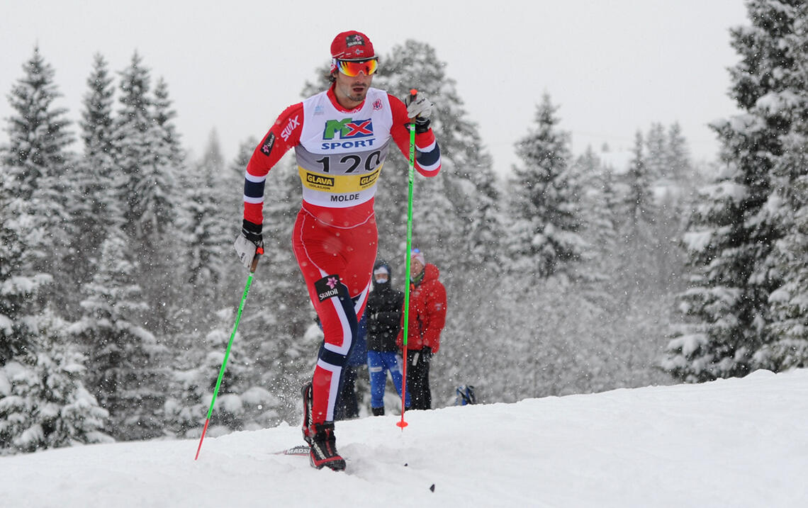Hans Christer Holund har flere medaljer fra både OL, VM og NM. Her ser vi han i aksjon under NM i 2014. (Foto: Arne Brunes) 