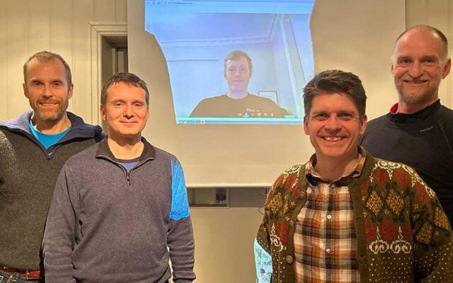 Klubbens første styre: f.v. leder Arne Nåtedal, sekretær Gunnar Rustan, styremedlemmer Thomas Norder (på videolink) og Kristian Jahre, og økonomiansvarlig Bent Halling.