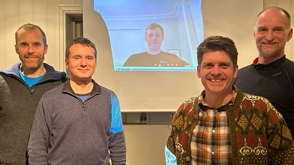 Klubbens første styre: f.v. leder Arne Nåtedal, sekretær Gunnar Rustan, styremedlemmer Thomas Norder (på videolink) og Kristian Jahre, og økonomiansvarlig Bent Halling.