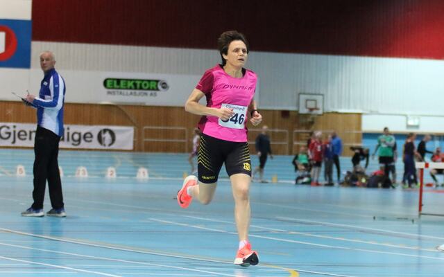Ann Kristin Amundsen spurter inn til seier på 3000 m på 11,26,28. (Foto: Rolf Bakken)