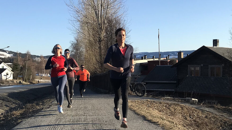 Terskelfarten er gjerne noe seinere enn 10 km konkurransefart. Hvordan kan en legge opp intervalløkter slik at en likevel får løpt litt i konkurransefarten? (Foto: Marianne Røhme)
