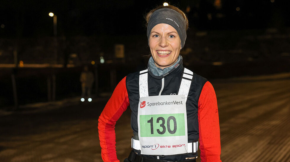 Jeanett Flatøy ble beste kvinne på 10 km. Litt is i løypen var ikke noe problem syntes hun. (Alle foto: Arne Dag Myking)