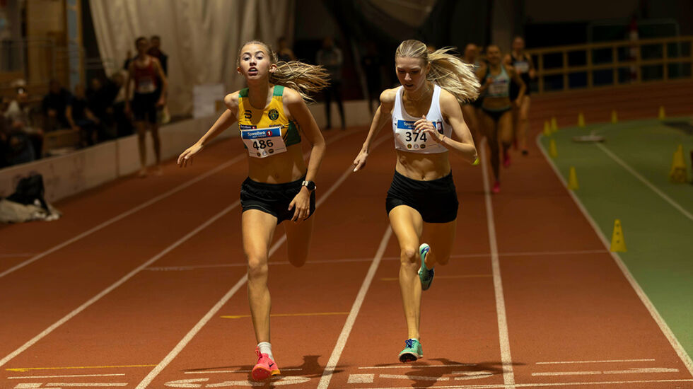 Wilma Anna Bekkemoen Torbiörnsson og Anne Gine Løvnes var vriene å skille under Norgeslekene Inne. (Foto: Bjørn Hytjanstorp)