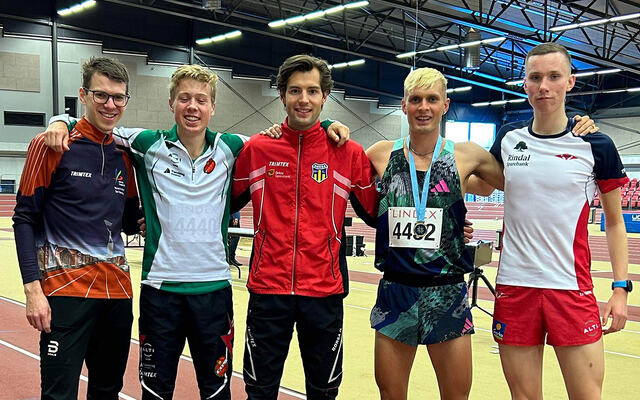 Team Trøndelag i vesterled: Vi ser fra venstre fartsholder Sondre Rishøy, Håkon Moe Berg, Kjetil Brenno Gagnås, den islandske vinneren Baldvin Þór Magnússon og Magnus Øyen. (Foto: Team Trøndelag)