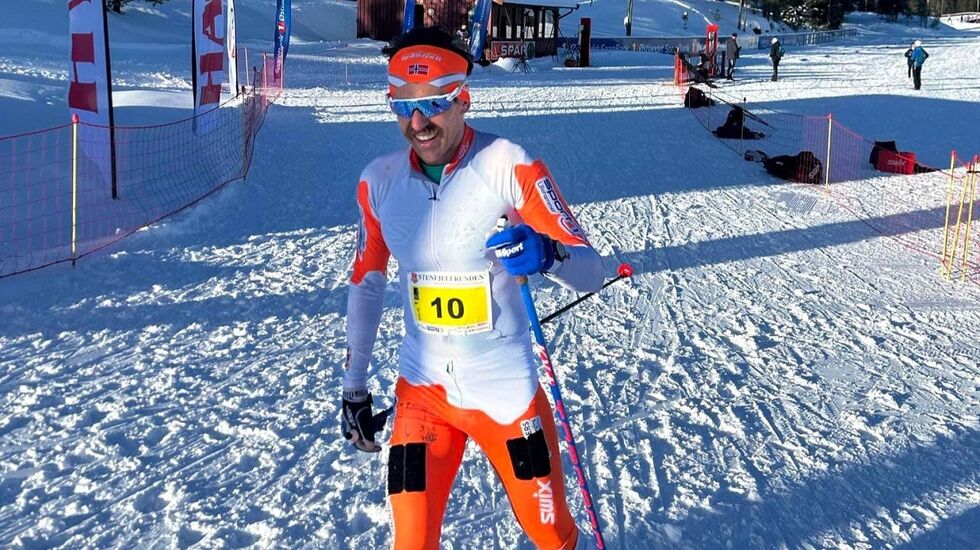 Henning Lie vel i mål som vinner i sola på Gåsbu lørdag. (Foto: Arrangøren)