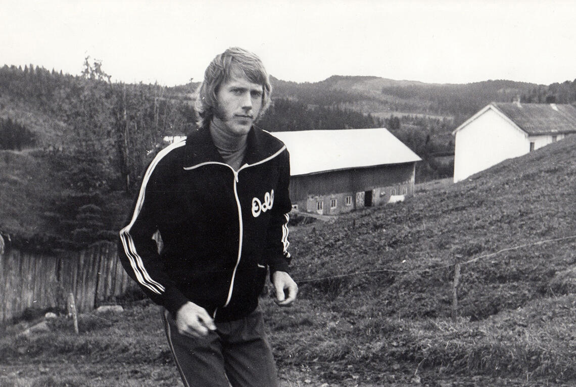 Løpetrening: Oddvar løp ofte på myrene nær gården på 1970-tallet. (Foto Thor Gotaas bok «Oddvar Brå - et skiløperliv»)