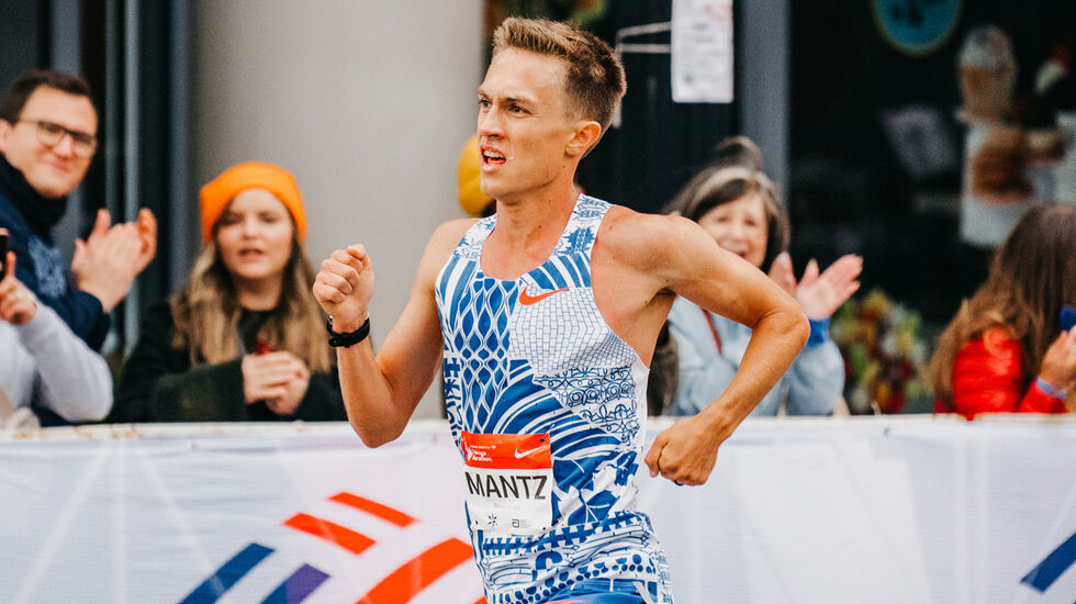 Det ble jevnt mellom treningskameratene Conner Mantz og Calyton Young inn mot målstreken i det amerikanske OL-uttaket på maraton, men Mantz tok siste stikk. Nå er begge klare for OL. (Foto: Wikipedia)