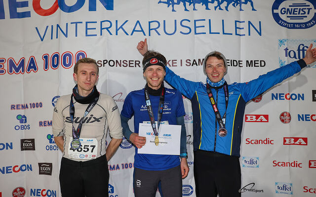 Premiepallen for menn 10 km bestod av Chris Andre Midttveit, Karl Jonas Tronstad og Luca Klingenberg. (Alle foto: Arne Dag Myking)