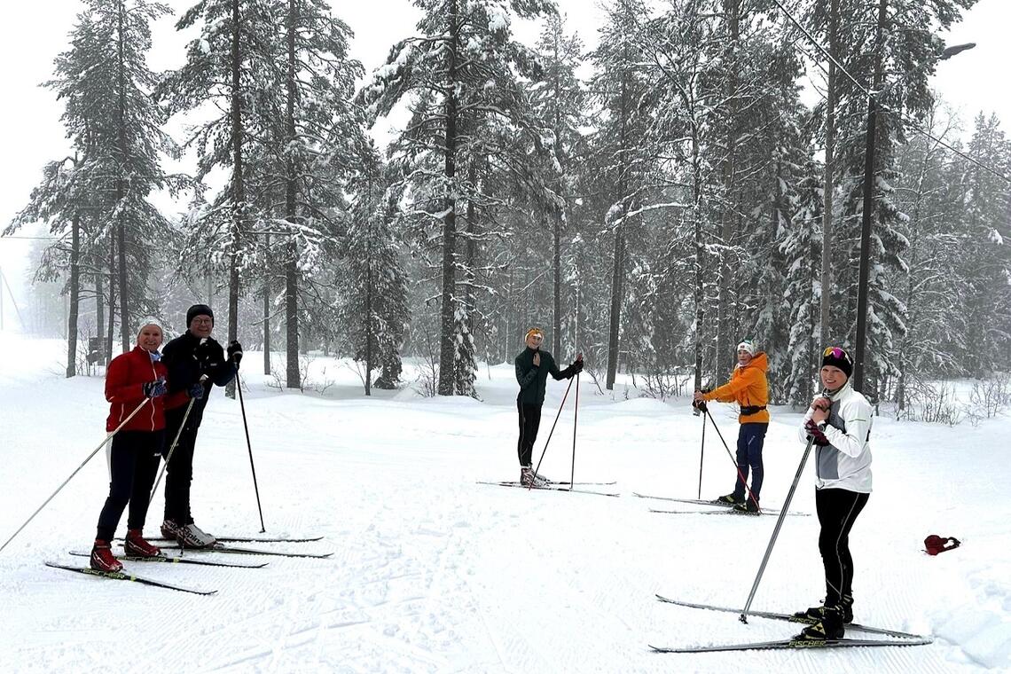 Det virtuelle Tour de ski-konseptet engasjerer mer enn noen gang i Elverum. Her er det "familietreff" for både Gøbel og Sigstad i Hernes. (Foto: Amund Sigstad)