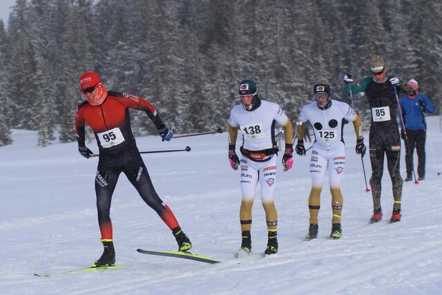 Johan Hoel i føringen i tetkvartetten som var samlet ved 30 km. (Foto: Rolf Bakken)