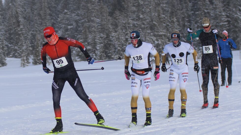 Johan Hoel i føringen i tetkvartetten som var samlet ved 30 km. (Foto: Rolf Bakken)