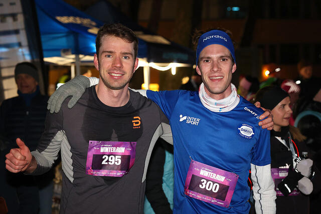 Bendik Grimsbø og Espen Roll Karlsen kjempet om seieren på 10 km i Winterrun i Bergen. (Alle foto: Arne Dag Myking) Bendik Grimsbø og Espen Roll Karlsen