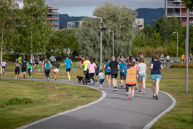 Nansenparken parkrun er en populær 5 km i ei temmelig flat løype på Fornebu. (Foto: arrangøren)