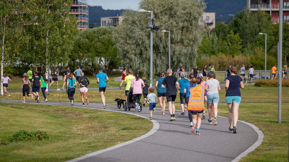Nansenparken parkrun er en populær 5 km i ei temmelig flat løype på Fornebu. (Foto: arrangøren) 