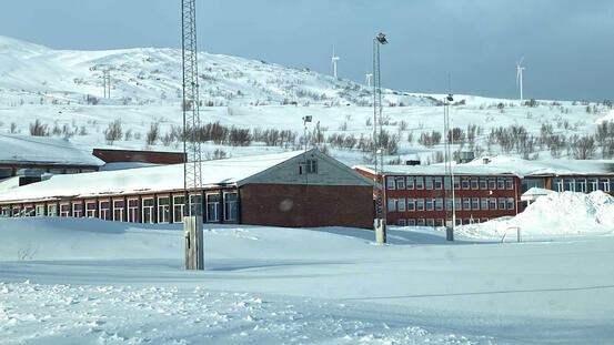 På bilde: Gamle Båtsfjord ungdomskole.