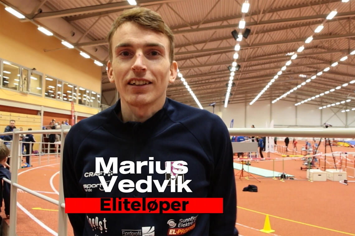 Marius Vedvik utfordret seg selv med å prøve å overta norgesrekorden på 5000 meter innendørs. (Foto: skjermprint fra video)