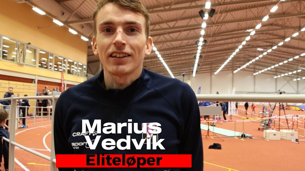 Marius Vedvik utfordret seg selv med å prøve å overta norgesrekorden på 5000 meter innendørs. (Foto: skjermprint fra video)