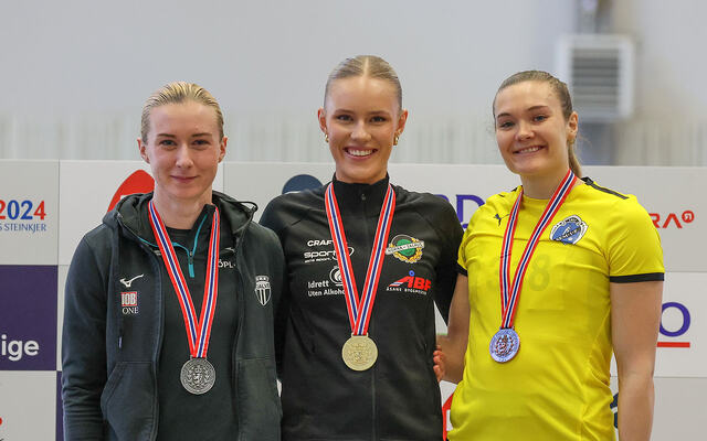 Gullet gikk til Pernille Karlsen Antonsen (midten), sølvet til Malin Nyfors (til venstre) og bronsen til Amanda Grefstad Frøynes. (Foto: Arne Dag Myking)