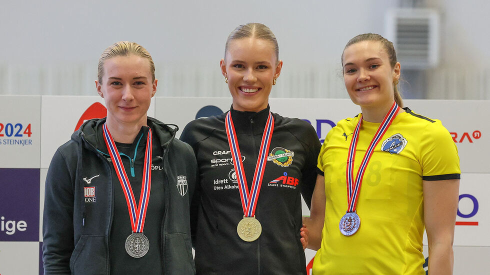 Gullet gikk til Pernille Karlsen Antonsen (midten), sølvet til Malin Nyfors (til venstre) og bronsen til Amanda Grefstad Frøynes. (Foto: Arne Dag Myking)