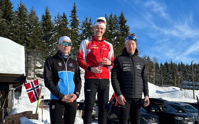 Herreklassen i Montebellorennet ble vunnet av Erik Øfstedal (midten) foran Eivind Kjennerud (til venstre) og Mats Håkon Breda (til høyre). (Foto: arrangøren)