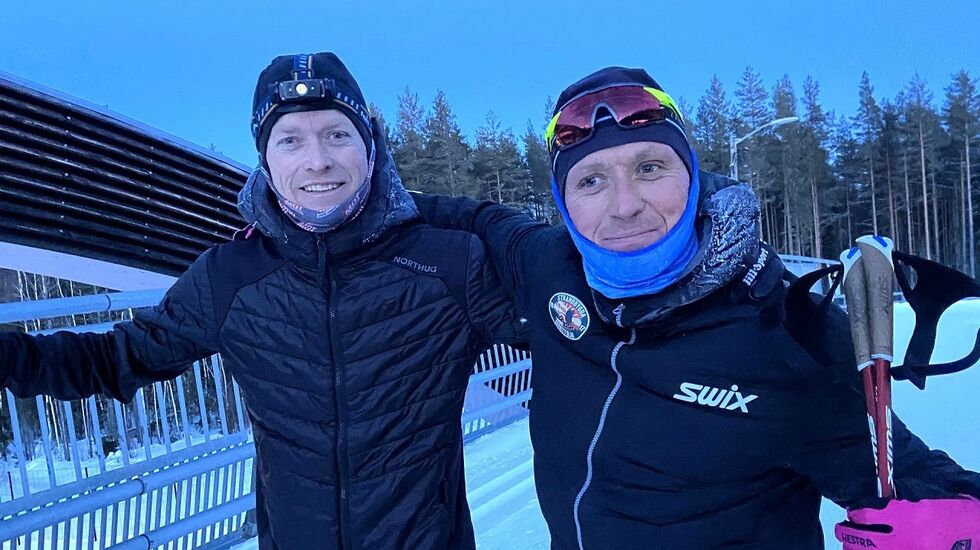 Amund Sigstad (til venstre) har vært initiativtaker til lavterskel-tilbudet på ski i Elverum i en årrekke, og treningskompis Kjetil Finstad er en av de ivrigiste og raskeste de siste årene. (Foto: Privat)
